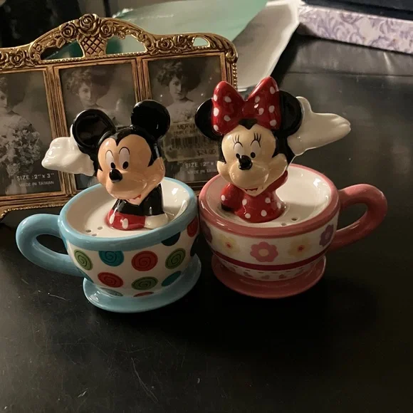 Disney Mickey & Minnie Teacup Shakers - Blue, Pink & Red Accents - Picture 3 of 4
